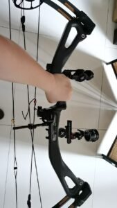 BFA-C16 Carbon Assault Hunting Compound Bow – Lightweight, High-Strength & Durable Carbon Construction | Perfect for Hunting