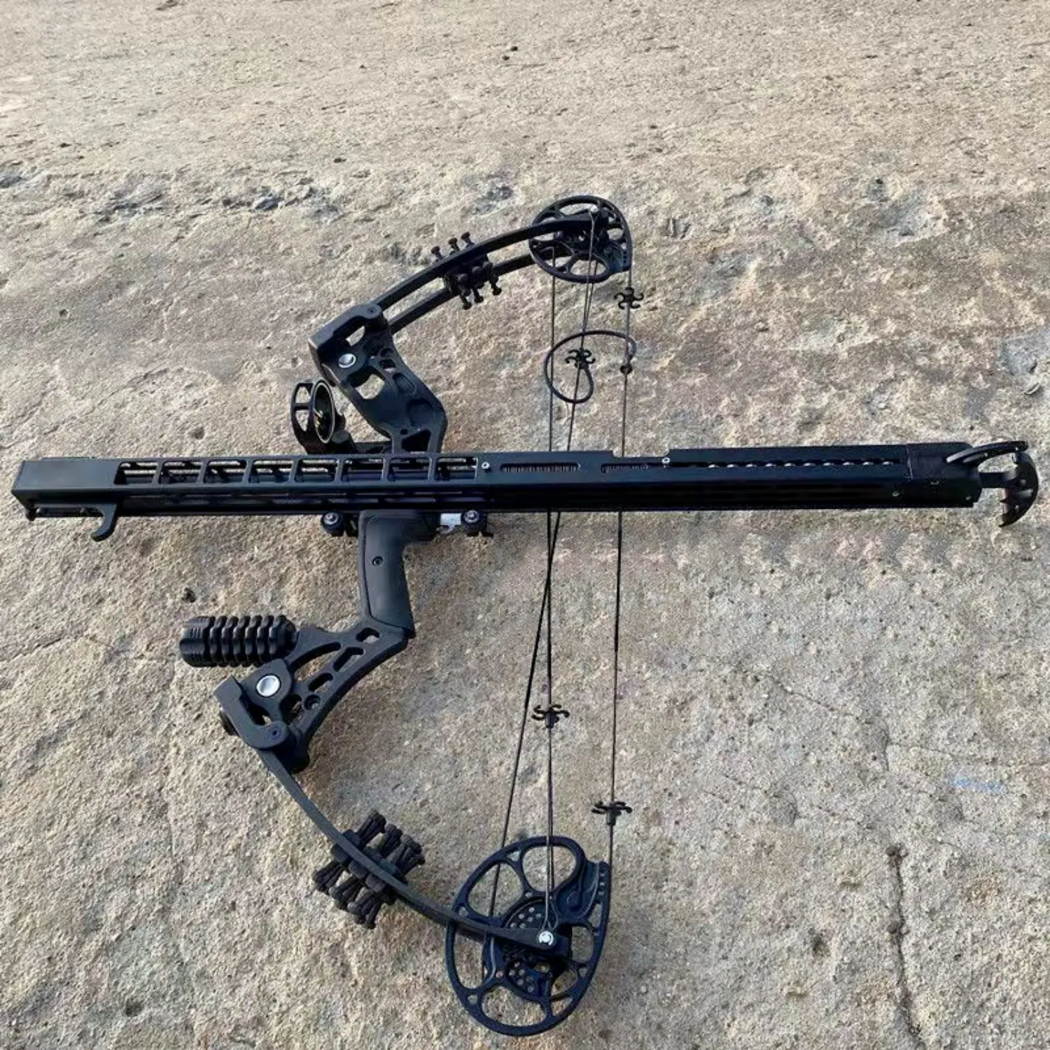 BF-L18KA Rapid-Fire Bow in Action — Steel Ball Shooting Demonstration02 BattleFalcon BF-L18KA Rapid-Fire Steel Ball Compound Bow