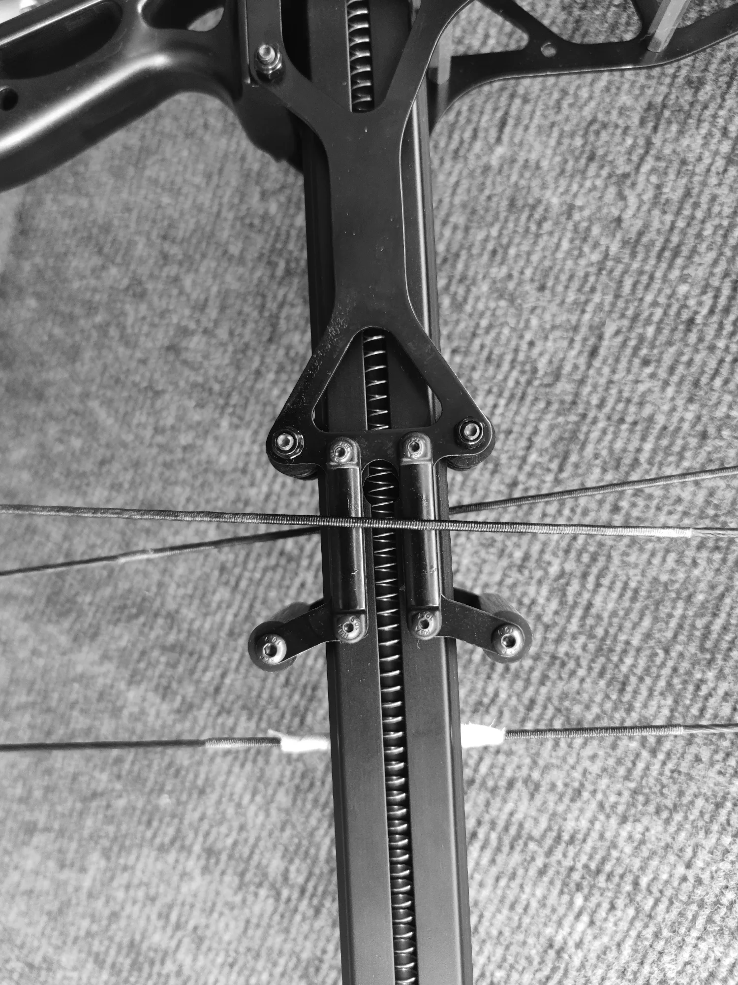 High-Tension Bowstring with Precision Ball Rail System02 BattleFalcon BF-AR16 40-Shot Rapid-Fire Steel Ball Compound Bow