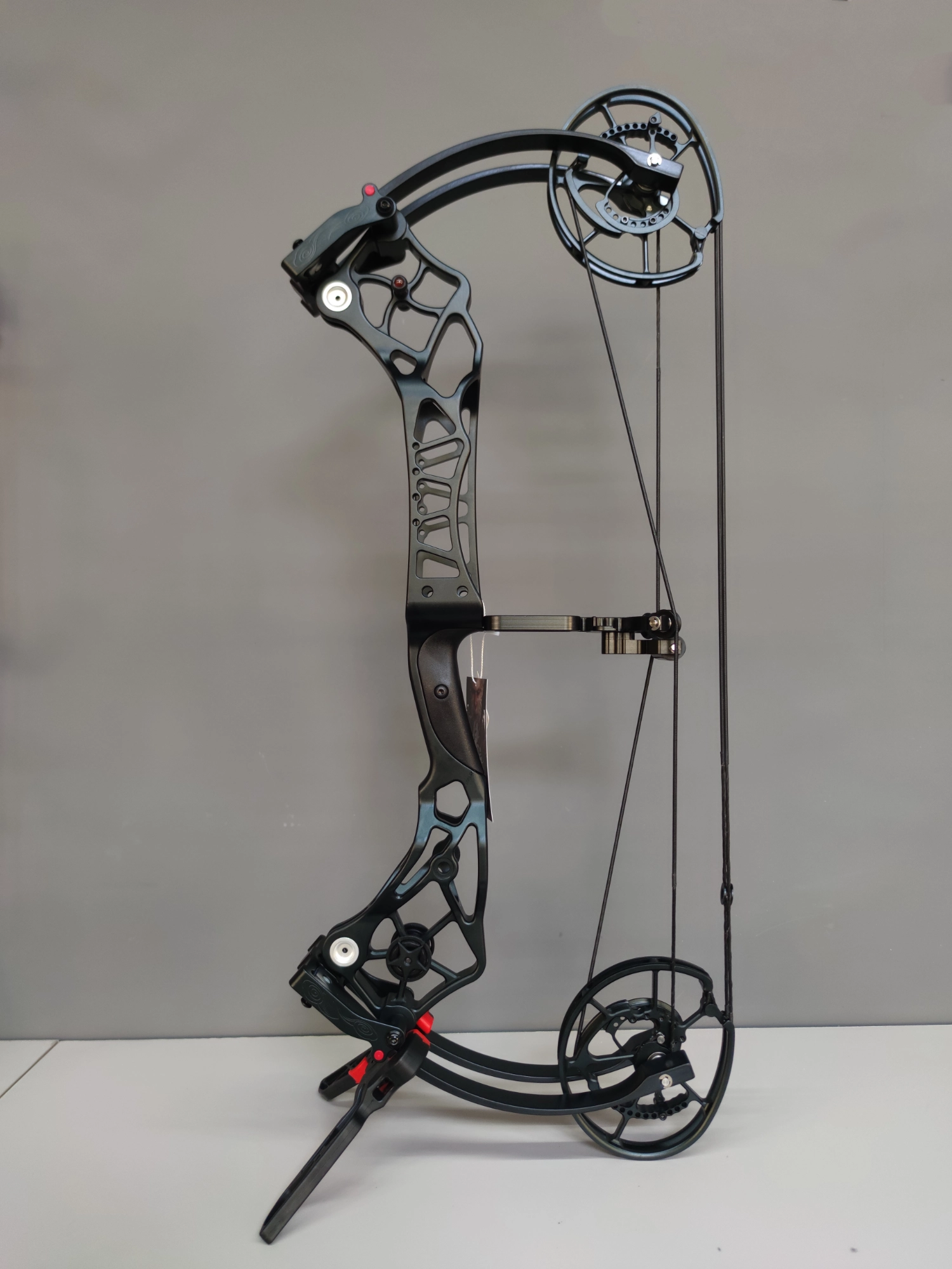 BattleFalcon WUKONG Bow Side View — CNC Machined Aluminum Riser and Modern Design