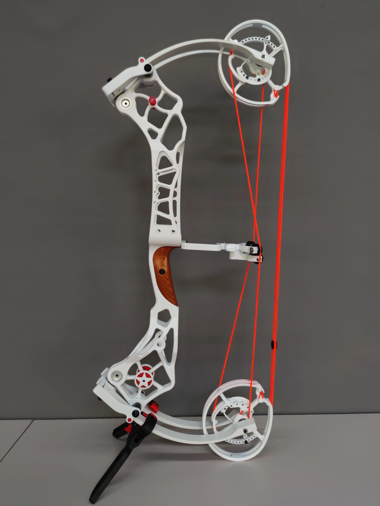 BattleFalcon WUKONG Bow Side View — Ceramic-Coated CNC Aluminum Riser with Dopamine Finish05