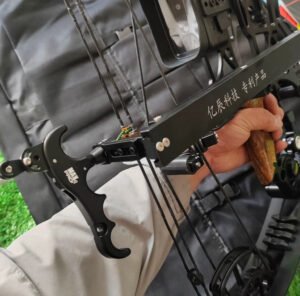 BFC-F20 Ultimate Compound Bow Set – With Digital Night Vision&Anchor Trainer